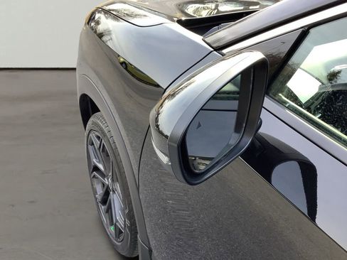 Used 2025 Nissan Kicks SR w/ SR Premium Package image 11