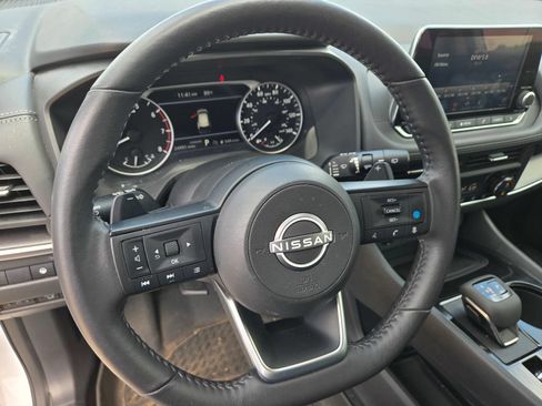 Used 2024 Nissan Rogue SV w/ SV Premium Package FWD image 10