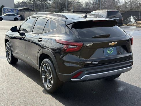 Certified 2025 Chevrolet Trax LT w/ Driver Confidence Package image 17