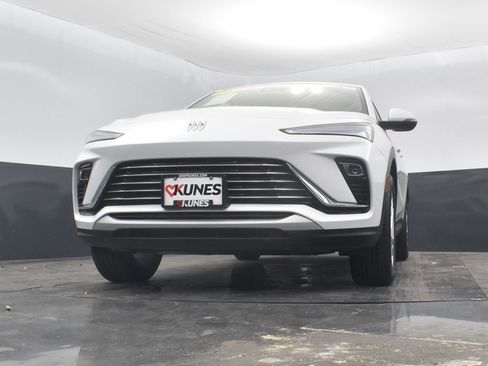 Used 2025 Buick Envista Preferred image 42