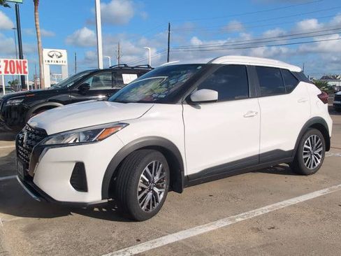 Certified 2024 Nissan Kicks SV FWD image 1