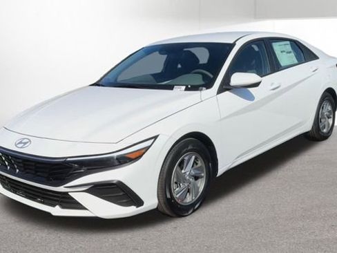 New 2026 Hyundai Elantra SE FWD image 4