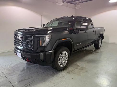 Used 2024 GMC Sierra 2500 AT4 w/ AT4 Premium Plus Package image 3