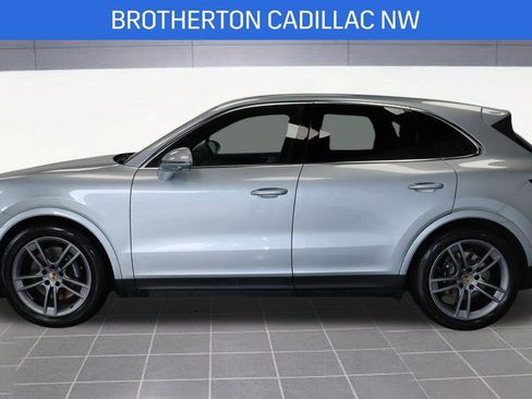 Used 2024 Porsche Cayenne image 2