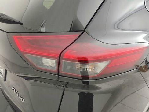 Used 2024 Nissan Rogue SV AWD/4WD image 11