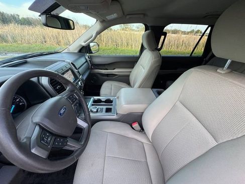 Used 2019 Ford Expedition XLT image 26