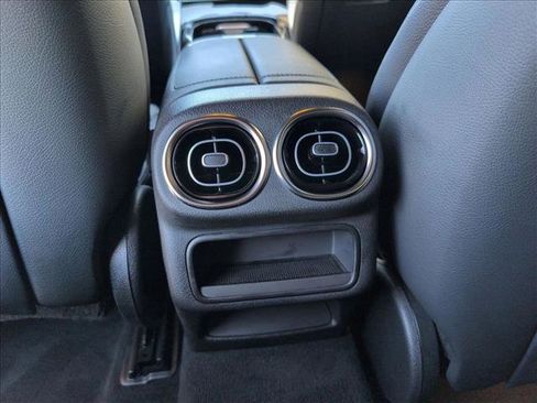 Used 2023 Mercedes-Benz GLC 300 4MATIC image 17
