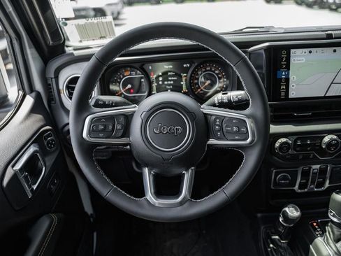 New 2025 Jeep Wrangler Unlimited Sahara w/ Technology Group AWD/4WD image 31