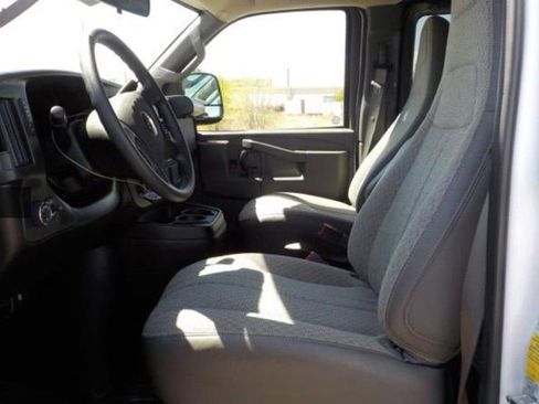 Certified 2025 Chevrolet Express 3500 LT w/ LT Preferred Equipment Group RWD image 2