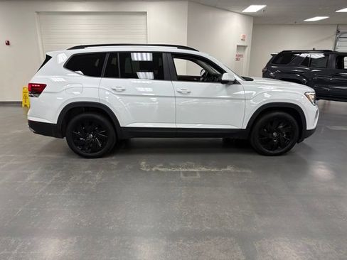 Used 2025 Volkswagen Atlas SE AWD/4WD image 8