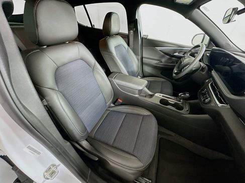 Used 2025 Buick Envista Preferred image 30