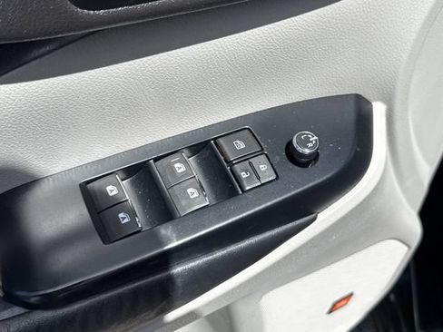 Used 2016 Toyota Highlander Limited FWD image 39