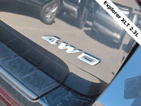 Used 2022 Ford Explorer XLT w/ Equipment Group 202A image 5