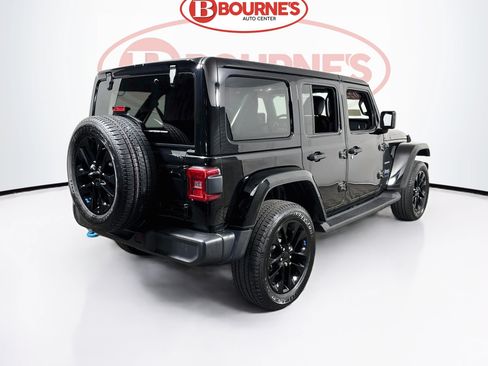 Used 2022 Jeep Wrangler Unlimited Sahara AWD/4WD image 9