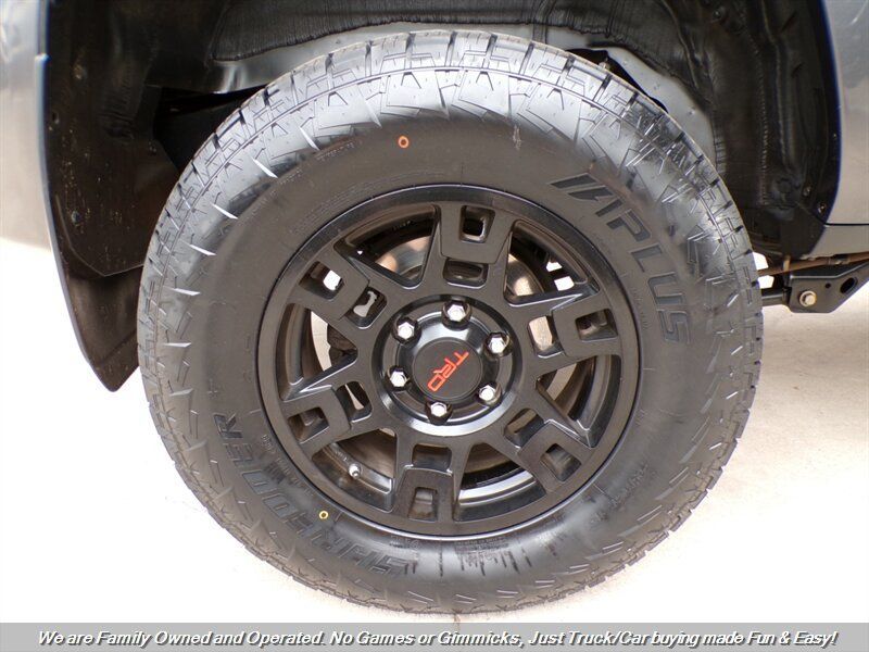 Used 2020 Toyota 4Runner SR5 AWD/4WD image 37