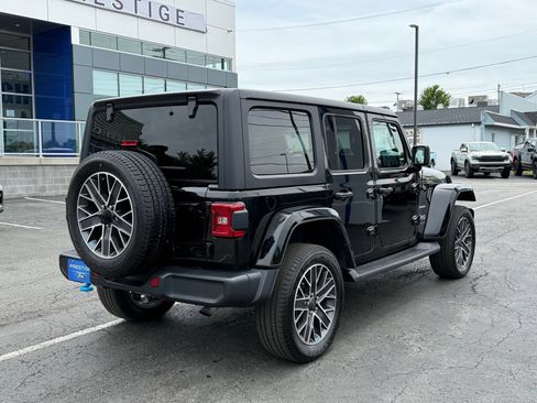 Used 2023 Jeep Wrangler Unlimited Sahara w/ Cold Weather Group AWD/4WD image 15