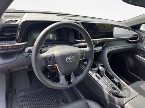 Certified 2025 Toyota Crown AWD/4WD image 10