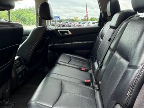 Used 2019 Nissan Pathfinder Platinum FWD image 12