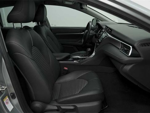 Used 2019 Toyota Camry SE image 10