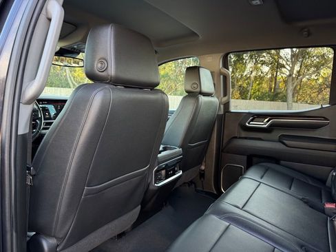 Used 2023 GMC Sierra 1500 SLT w/ SLT Premium Package image 18