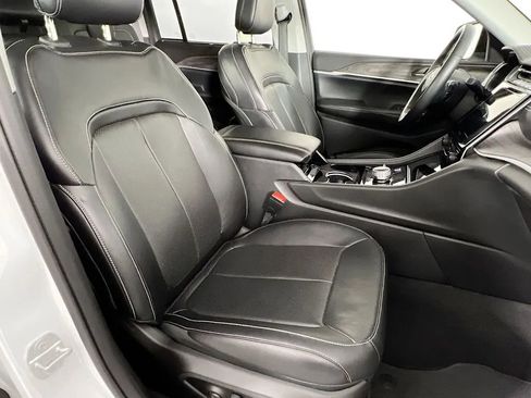 Used 2022 Jeep Grand Cherokee Limited w/ Luxury Tech Group II image 28