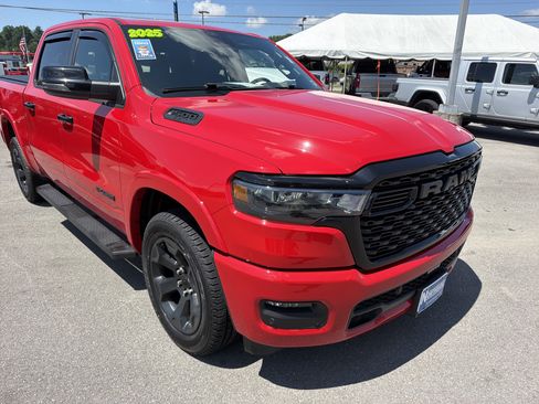 Used 2025 RAM 1500 Big Horn AWD/4WD image 3