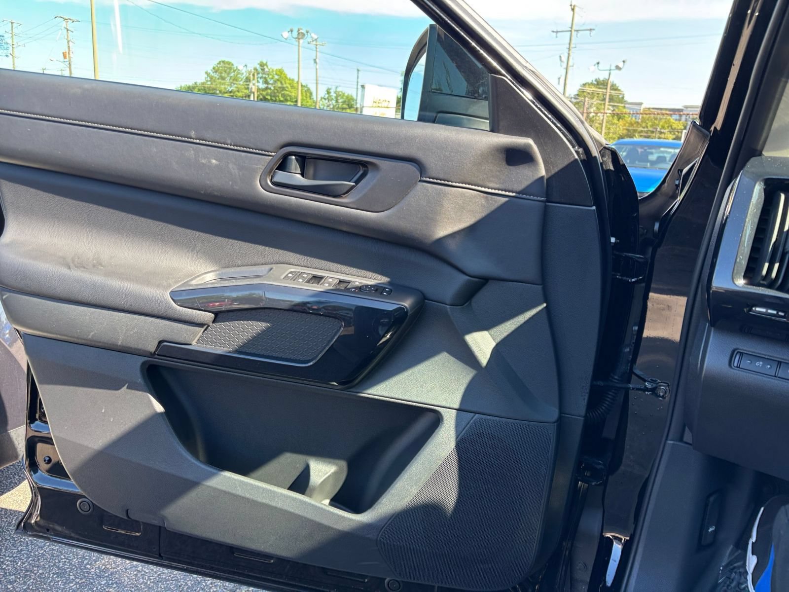 Used 2026 Nissan Pathfinder SV FWD image 18