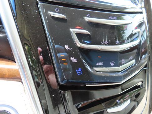 Used 2017 Cadillac Escalade ESV Luxury AWD/4WD image 32