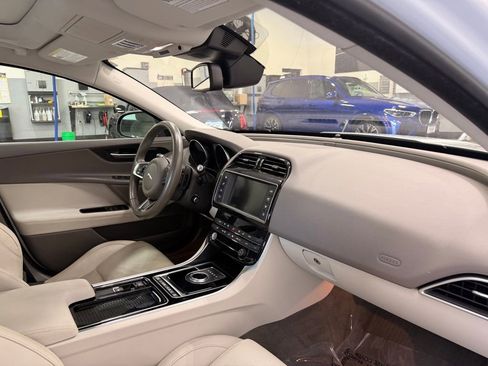 Used 2018 Jaguar XE Prestige AWD/4WD image 29