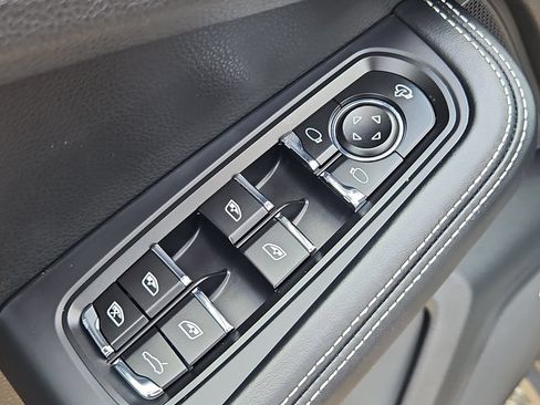 Used 2025 Porsche Macan S AWD/4WD image 33