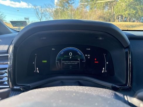 Used 2025 Toyota Camry SE image 13