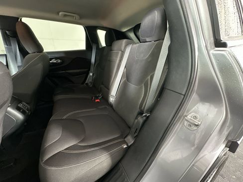 Used 2016 Jeep Cherokee Latitude w/ Comfort/Convenience Group image 27