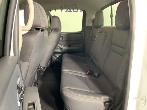 Used 2022 Nissan Frontier SV w/ Technology Package RWD image 30