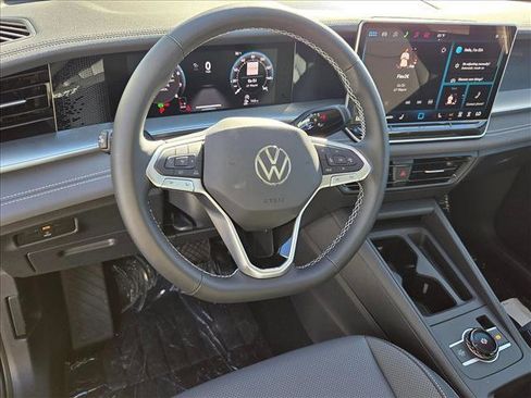New 2026 Volkswagen Tiguan SE FWD image 3