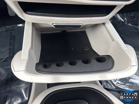 Used 2024 Chrysler Pacifica Touring-L image 29