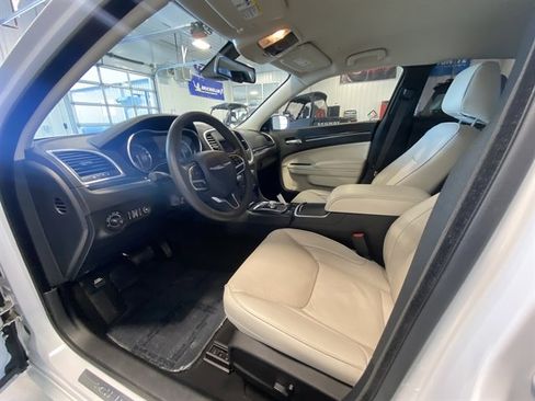 Used 2023 Chrysler 300 Touring L w/ Comfort Group image 9