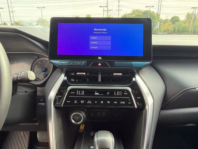 Used 2024 Toyota Venza XLE AWD/4WD image 17