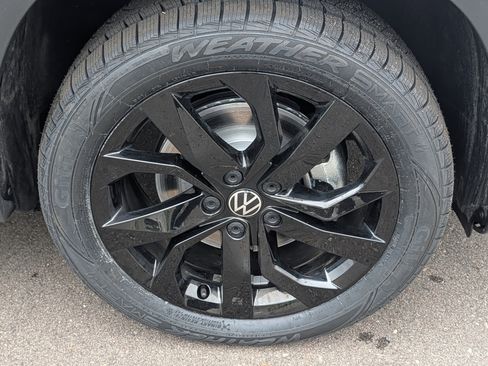 Certified 2022 Volkswagen Taos SE AWD/4WD image 15