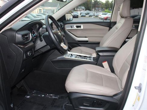Used 2023 Ford Explorer Limited image 11