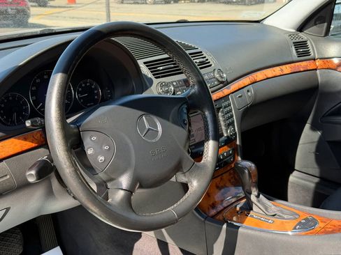 Used 2004 Mercedes-Benz E 500 4MATIC Sedan image 18