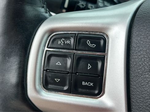 Used 2016 Chrysler Town & Country Touring-L FWD image 30
