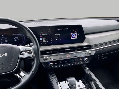 Used 2024 Kia Telluride EX w/ EX Captain's Chair Package FWD image 7