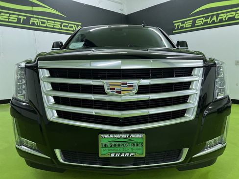 Used 2018 Cadillac Escalade ESV Premium Luxury AWD/4WD image 3