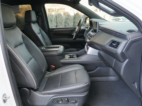 Used 2023 GMC Yukon SLT image 48