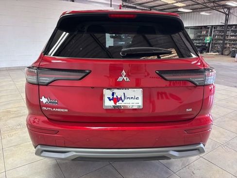 Used 2025 Mitsubishi Outlander SE FWD image 4
