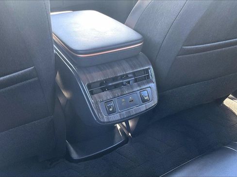 Used 2023 Nissan Ariya FWD image 11