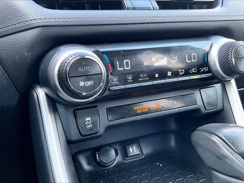 Used 2019 Toyota RAV4 XLE w/ Carpet Mat Package image 35