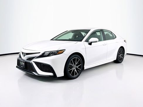 Used 2023 Toyota Camry SE w/ Cold Weather Package image 3