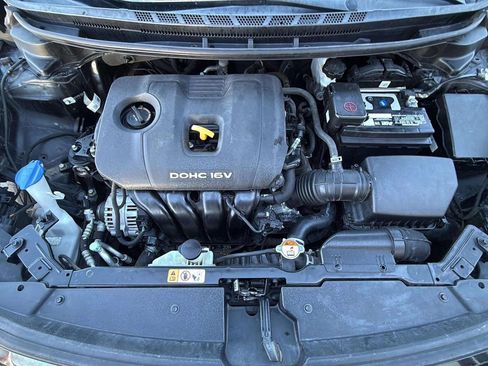 Used 2017 Kia Forte S image 19