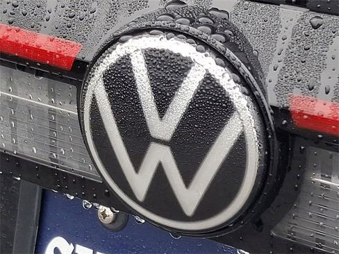 New 2026 Volkswagen Taos SE image 12